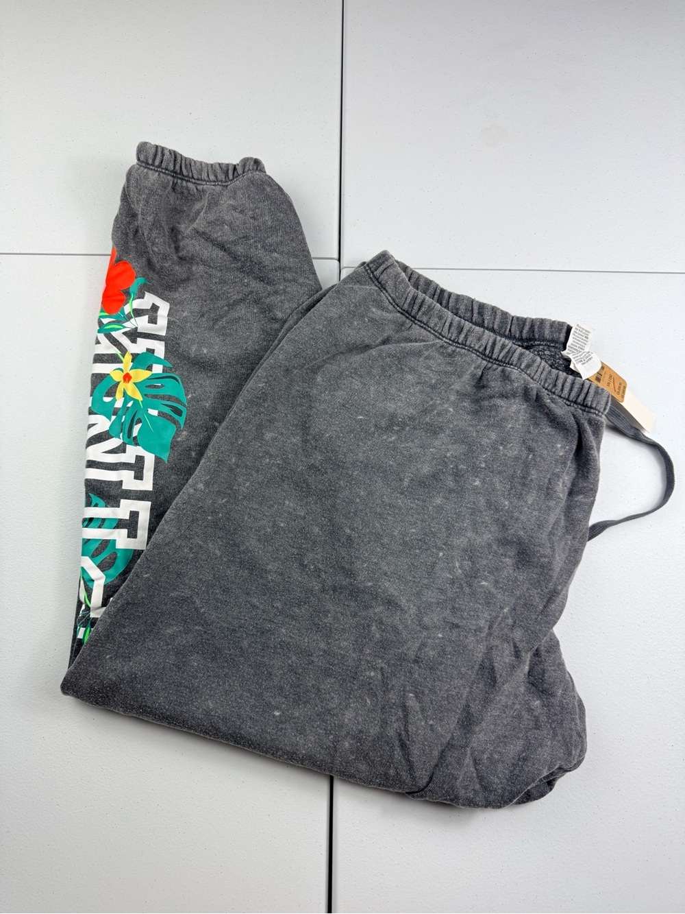 PINK VS New Charcoal Floral-Trim Sweatpants jogger